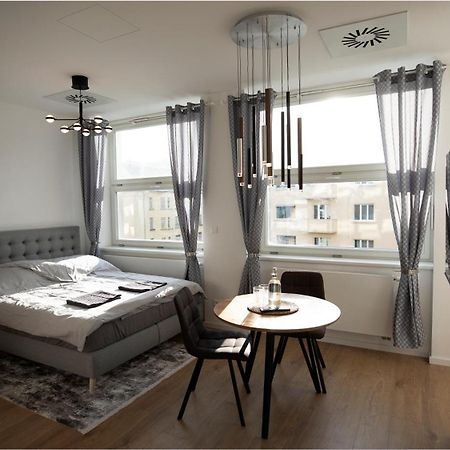 Luxury Apartment In City Centrum By Ota Group Братислава Екстер'єр фото